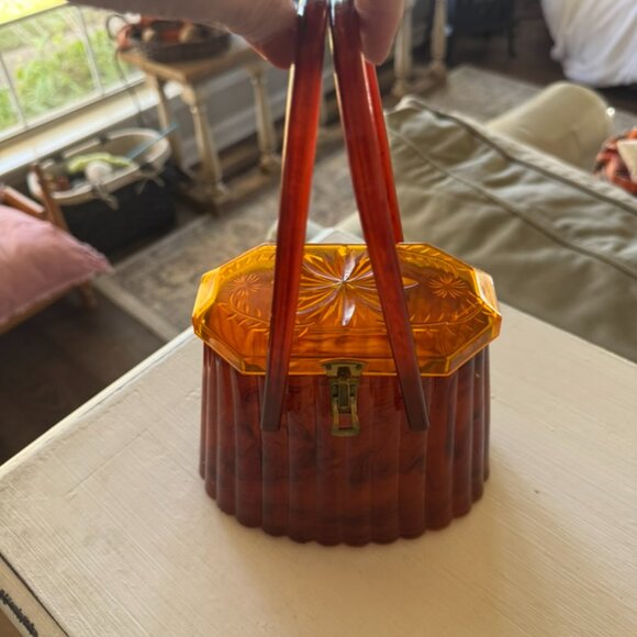 Vintage Lucite Amber Barrel Bag with Gold Clasp - Picture 3 of 10